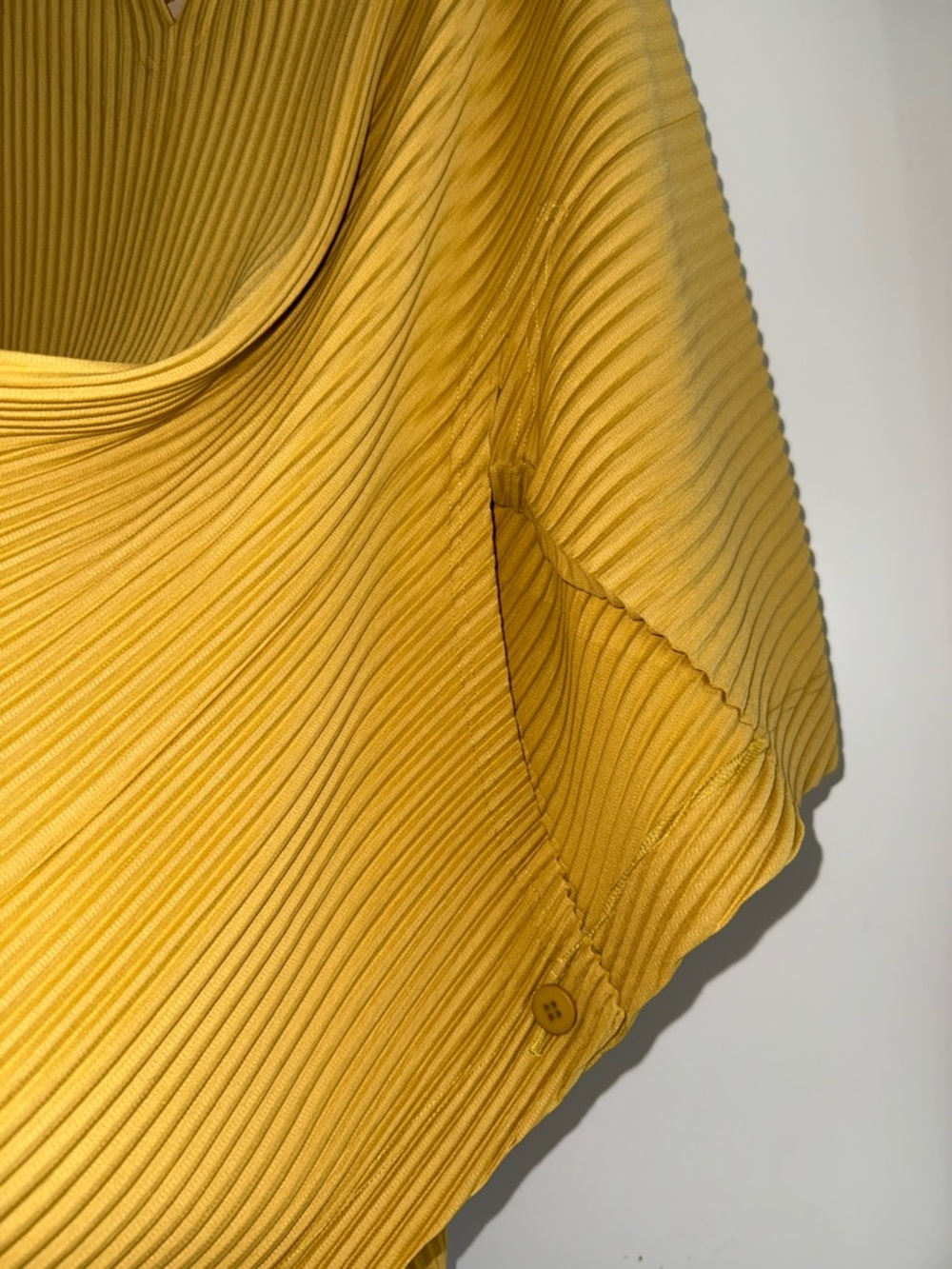 Homme Plissé Issey Miyake Mustard Yellow Pleated Men's Shirt Size XL 4 - Picture 3 of 15